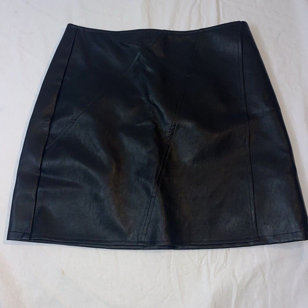 She & Sky faux leather skirt size Small New Biker Rocker City Club Hip-Hop Y